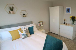 Welcoming 2 Bedroom Home with Driveway Parking